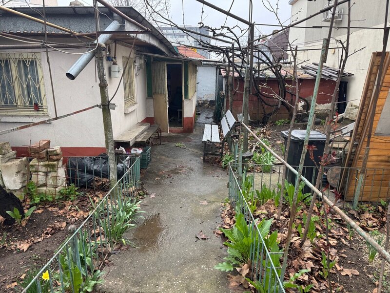 Berceni, Luica, teren cu casa de vanzare,